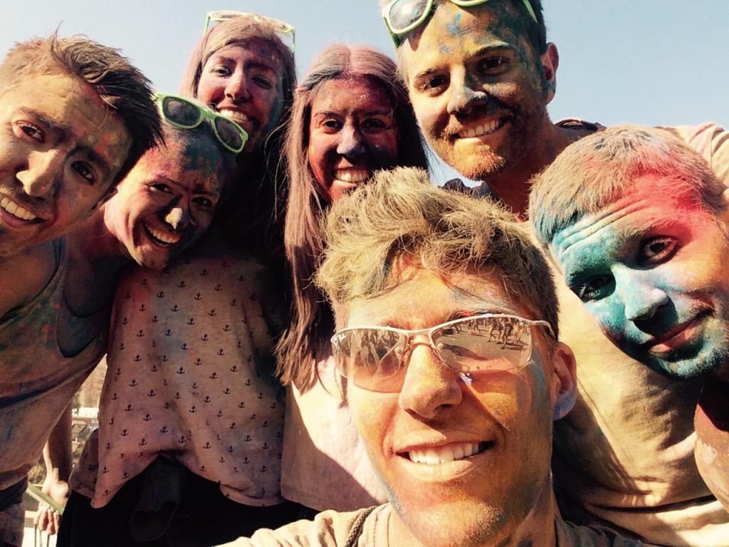 Celebrar la fiesta hindú de holi