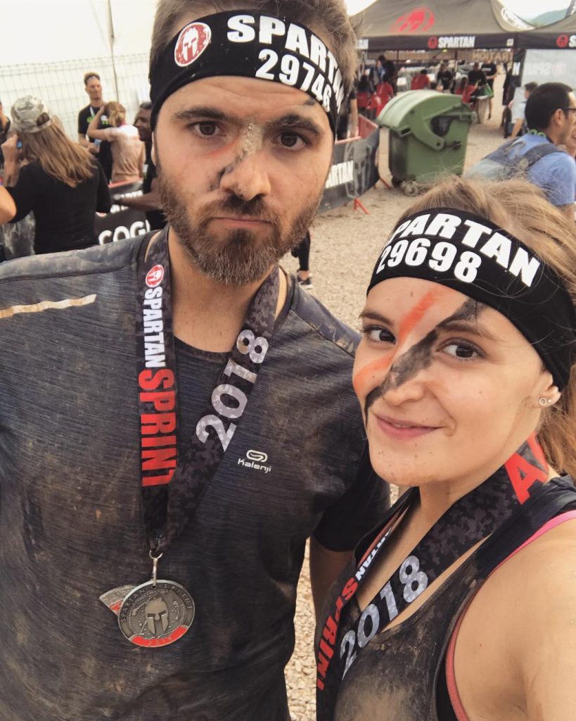 Participar en una carrera de obstáculos