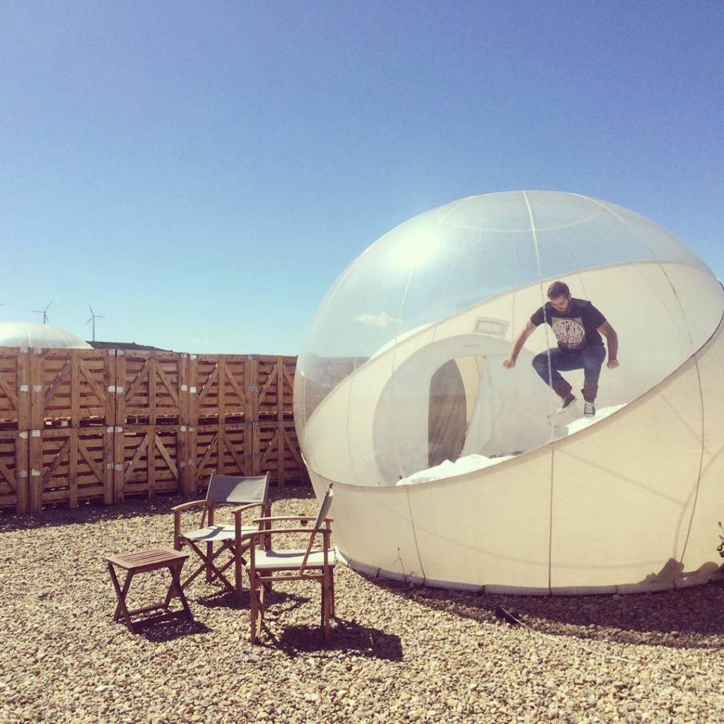 Dormir en una burbuja bajo las estrellas