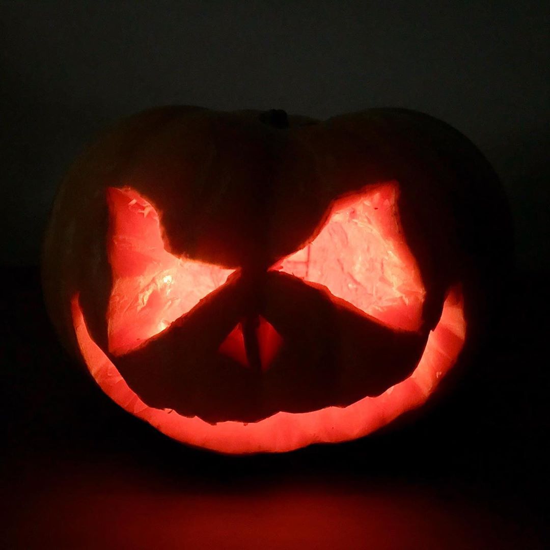 Tallar una calabaza para Halloween