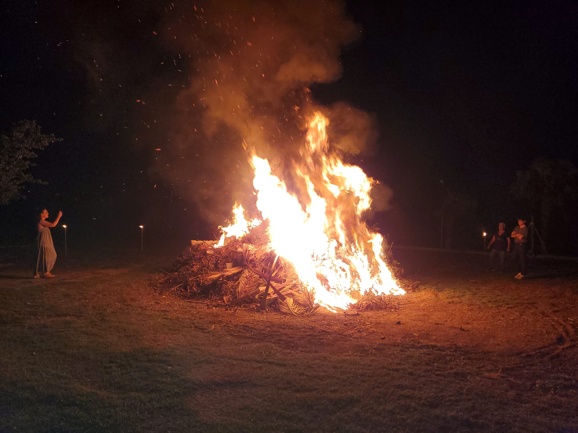 Ver arder una hoguera de Sant Joan gigante